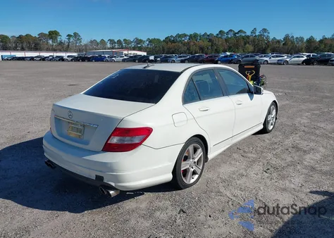 2011 Mercedes-Benz C 300 Luxury/Sport из США, поврежденный, VIN WDDGF5EB1BA468679